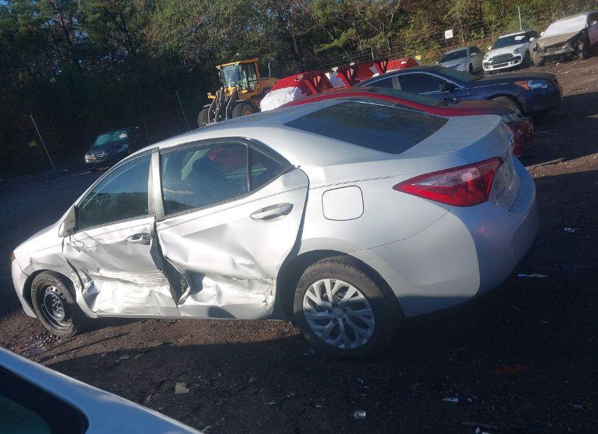 Photo 14 of 2018 Toyota Corolla LE (VIN 2T1BURHE3JC002415)