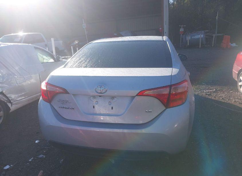 Photo 16 of 2018 Toyota Corolla LE (VIN 2T1BURHE3JC002415)