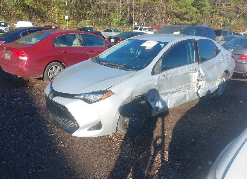 Photo 2 of 2018 Toyota Corolla LE (VIN 2T1BURHE3JC002415)