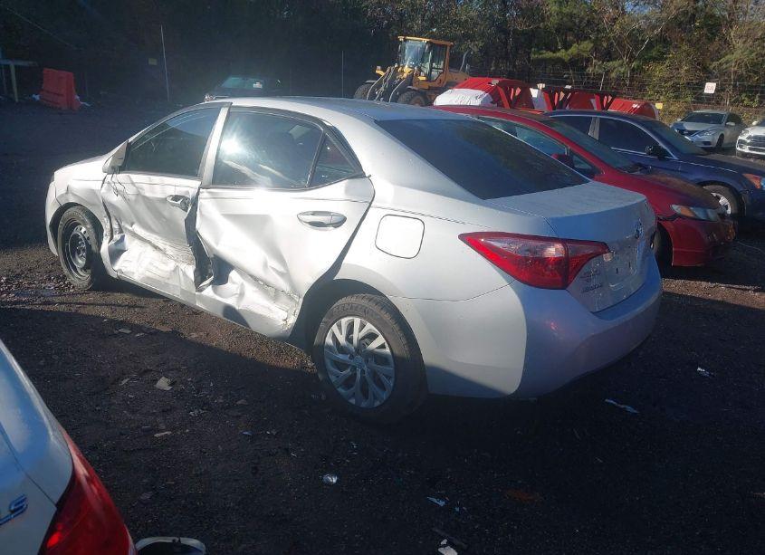 Photo 3 of 2018 Toyota Corolla LE (VIN 2T1BURHE3JC002415)