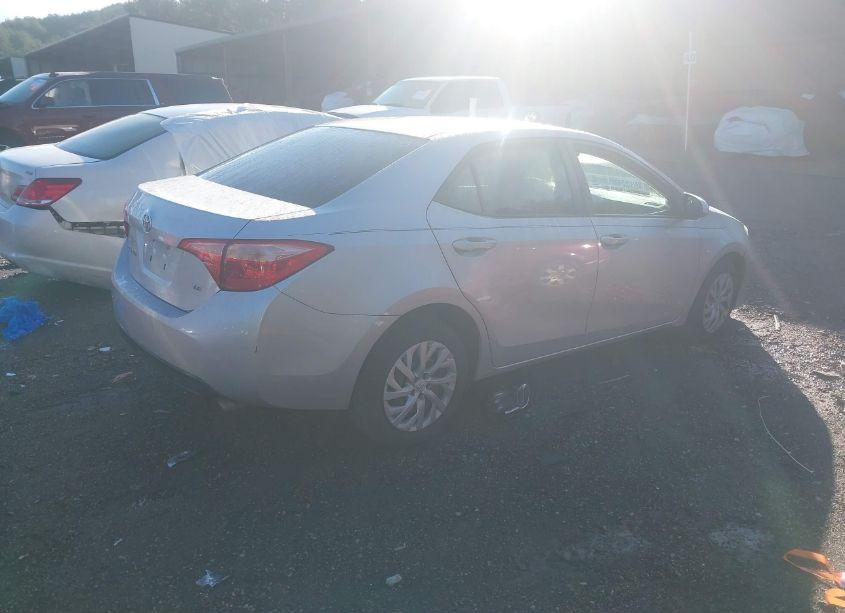 Photo 4 of 2018 Toyota Corolla LE (VIN 2T1BURHE3JC002415)