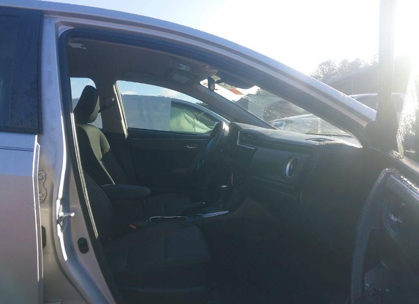 Photo 5 of 2018 Toyota Corolla LE (VIN 2T1BURHE3JC002415)