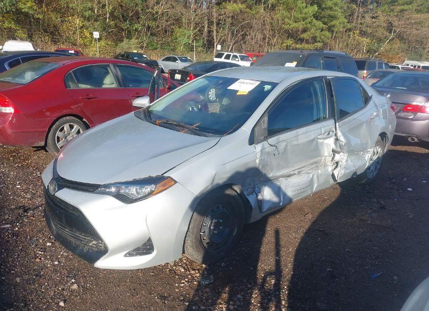 Photo 6 of 2018 Toyota Corolla LE (VIN 2T1BURHE3JC002415)