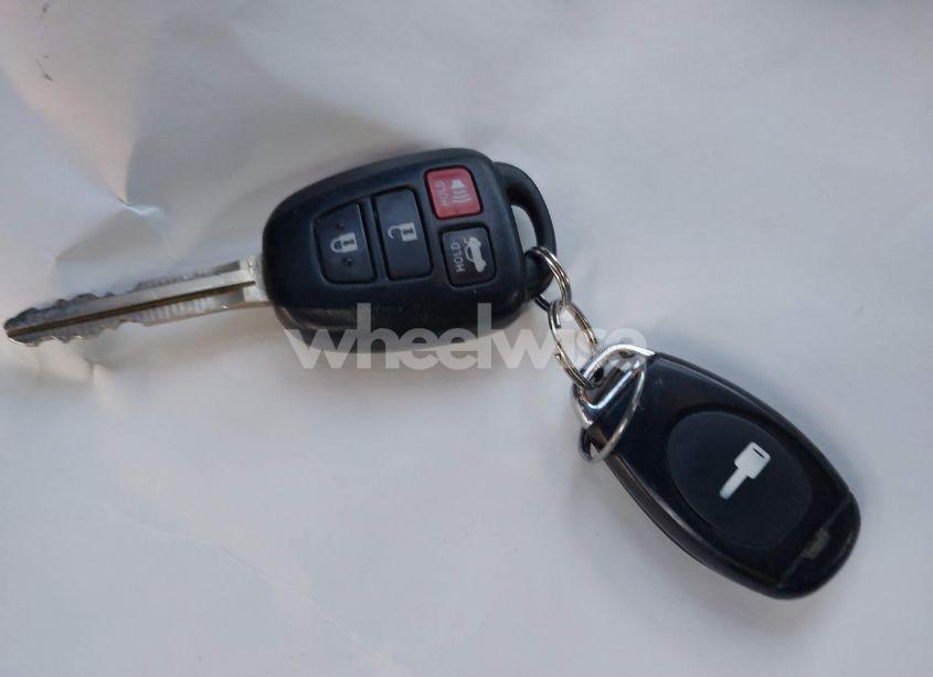 Photo 11 of 2018 Toyota Corolla L/LE/XLE/SE/XSE (VIN 2T1BURHE3JC005993)