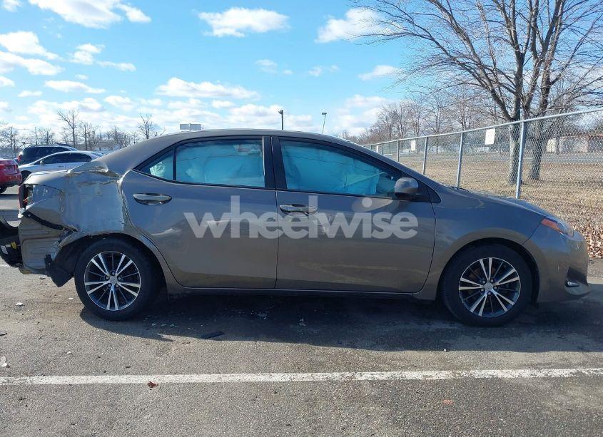 Photo 13 of 2018 Toyota Corolla L/LE/XLE/SE/XSE (VIN 2T1BURHE3JC005993)