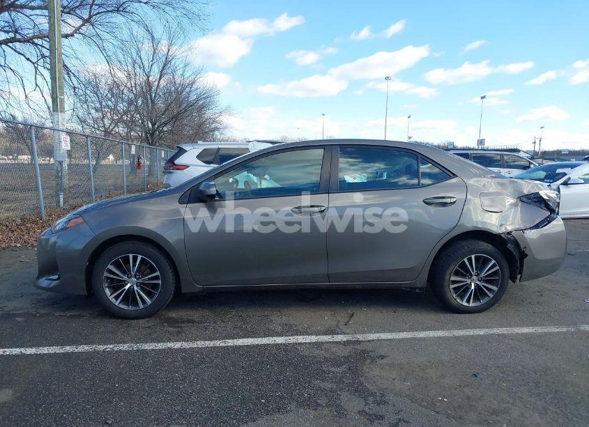 Photo 14 of 2018 Toyota Corolla L/LE/XLE/SE/XSE (VIN 2T1BURHE3JC005993)