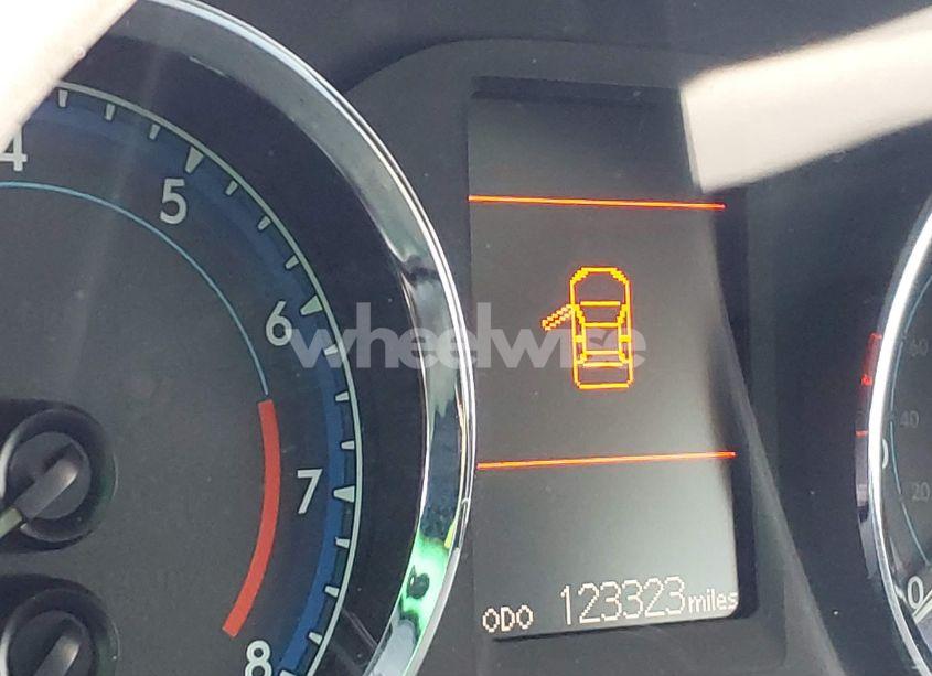 Photo 15 of 2018 Toyota Corolla L/LE/XLE/SE/XSE (VIN 2T1BURHE3JC005993)