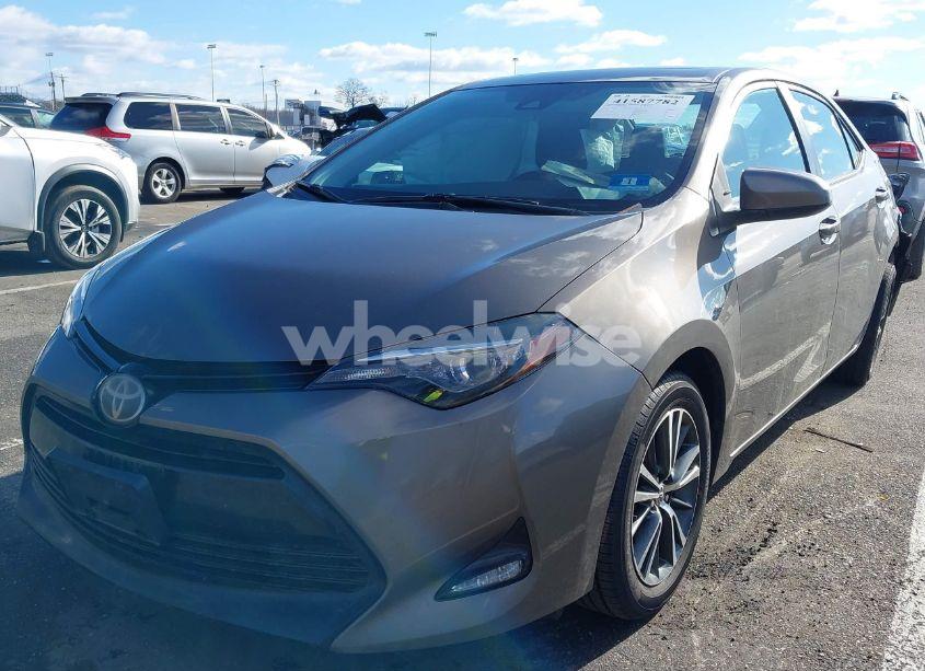 Photo 2 of 2018 Toyota Corolla L/LE/XLE/SE/XSE (VIN 2T1BURHE3JC005993)