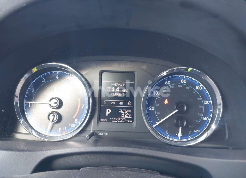 Photo 7 of 2018 Toyota Corolla L/LE/XLE/SE/XSE (VIN 2T1BURHE3JC005993)