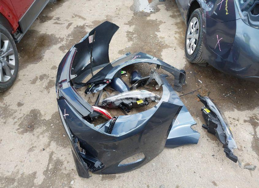 Photo 12 of 2018 Toyota Corolla LE (VIN 2T1BURHE3JC009137)