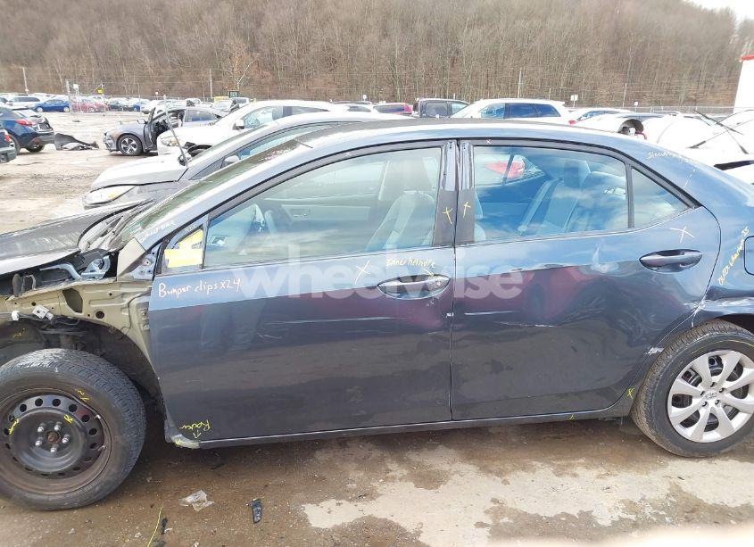 Photo 15 of 2018 Toyota Corolla LE (VIN 2T1BURHE3JC009137)