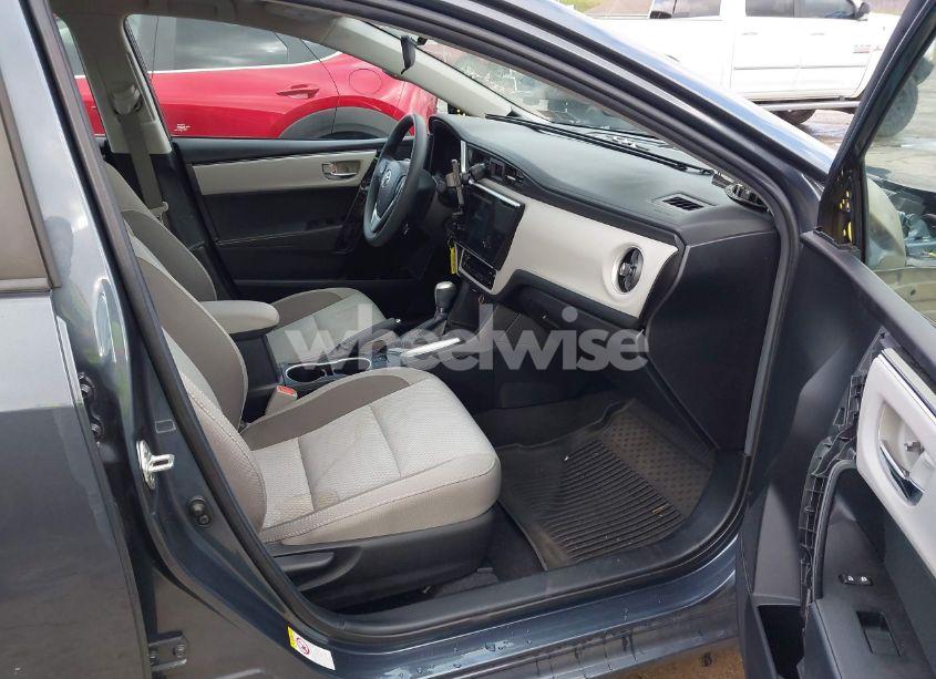 Photo 5 of 2018 Toyota Corolla LE (VIN 2T1BURHE3JC009137)