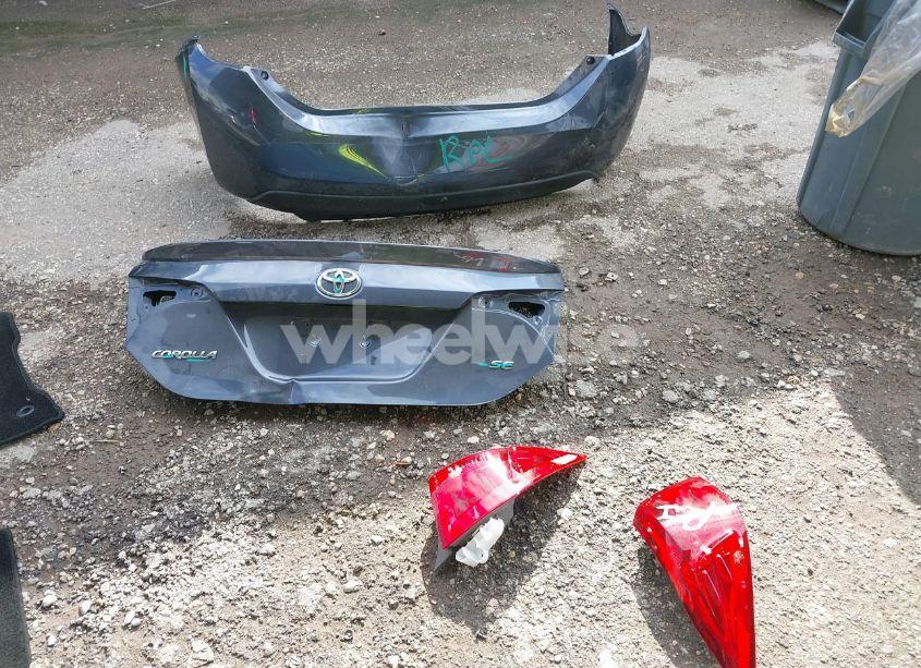 Photo 12 of 2018 Toyota Corolla SE (VIN 2T1BURHE3JC017643)