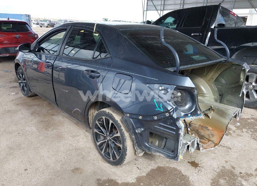 Photo 3 of 2018 Toyota Corolla SE (VIN 2T1BURHE3JC017643)