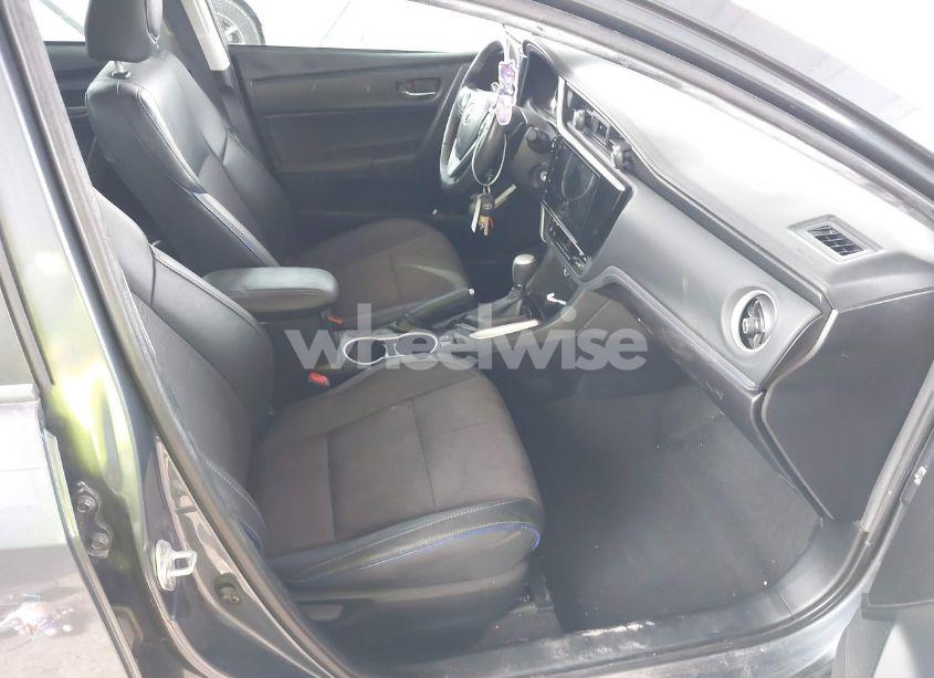 Photo 5 of 2018 Toyota Corolla SE (VIN 2T1BURHE3JC017643)