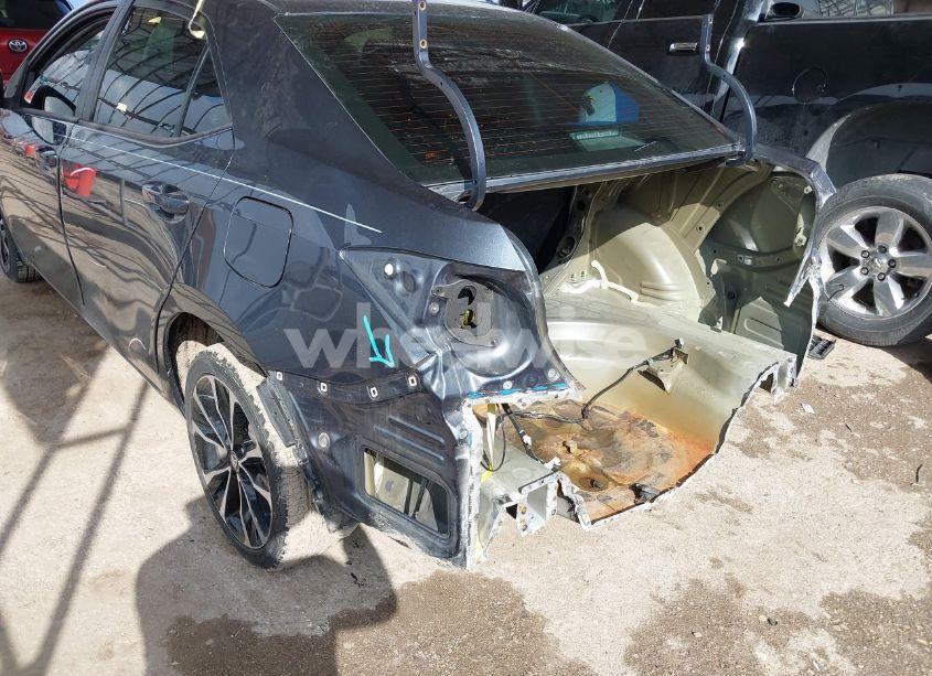 Photo 6 of 2018 Toyota Corolla SE (VIN 2T1BURHE3JC017643)