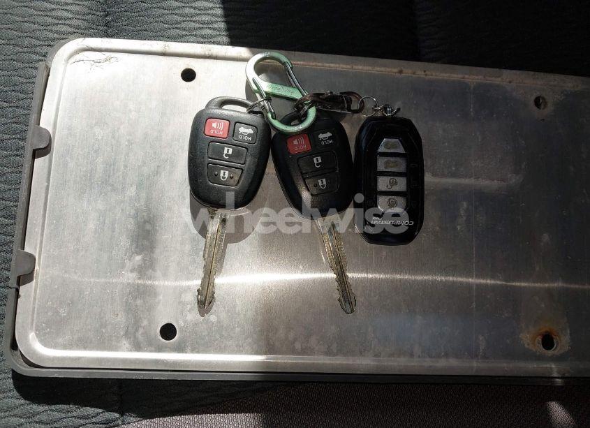 Photo 11 of 2018 Toyota Corolla LE (VIN 2T1BURHE3JC023457)