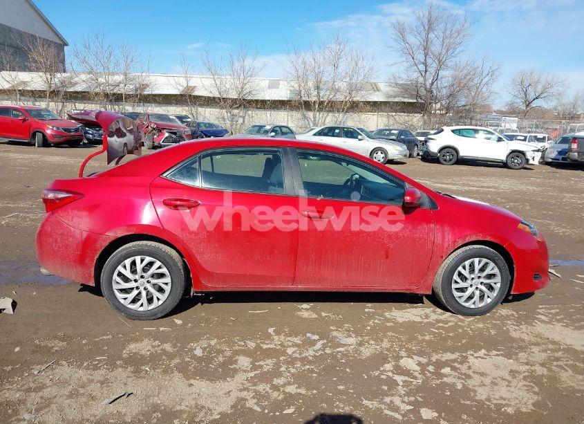 Photo 13 of 2018 Toyota Corolla LE (VIN 2T1BURHE3JC023457)