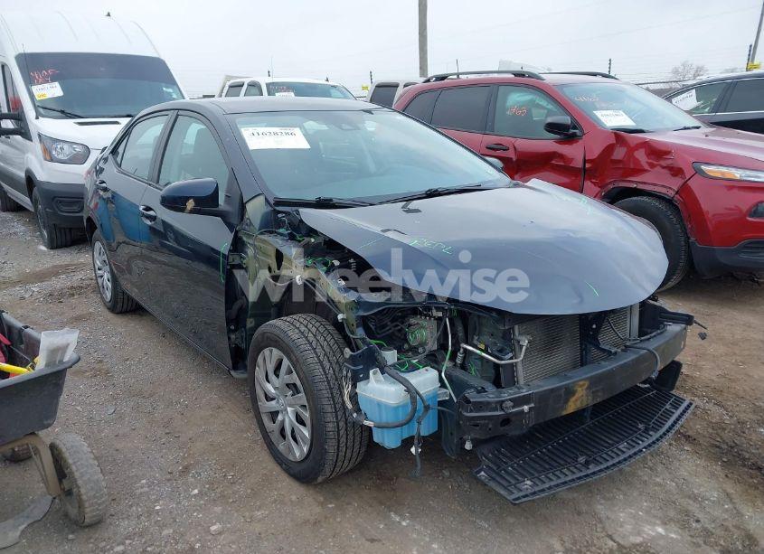 2018 Toyota Corolla LE (VIN 2T1BURHE3JC035009) main photo