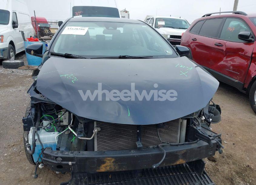 Photo 12 of 2018 Toyota Corolla LE (VIN 2T1BURHE3JC035009)