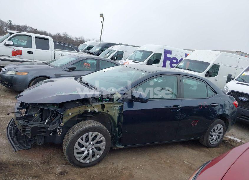 Photo 14 of 2018 Toyota Corolla LE (VIN 2T1BURHE3JC035009)