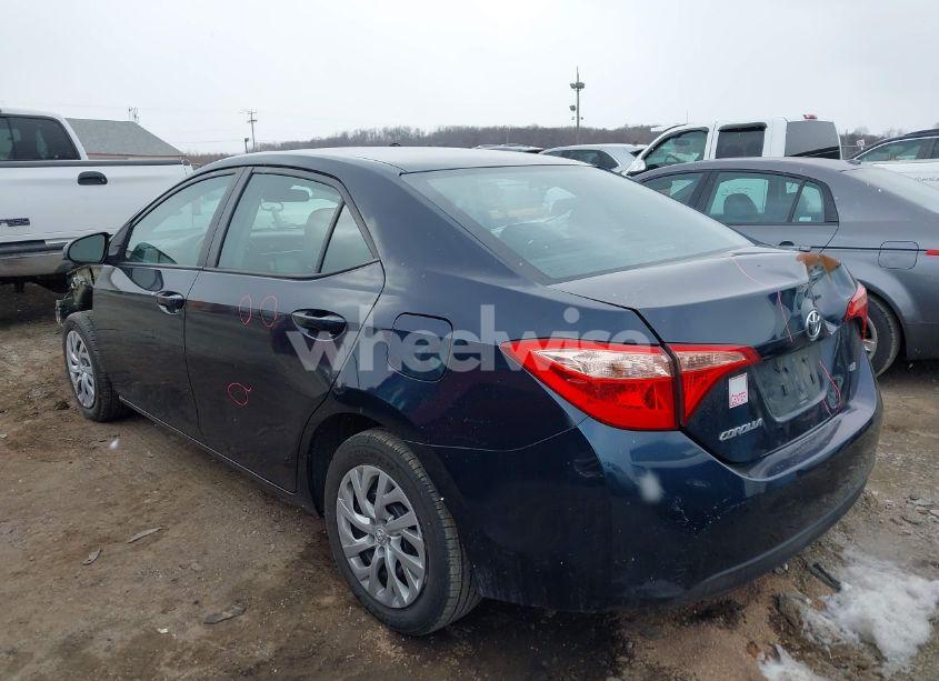 Photo 3 of 2018 Toyota Corolla LE (VIN 2T1BURHE3JC035009)