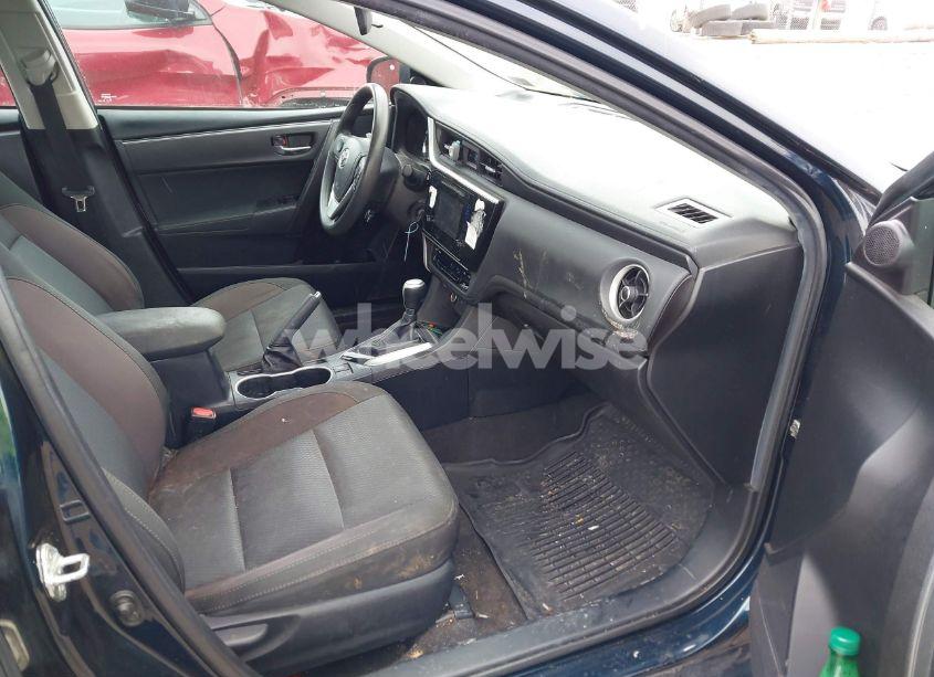 Photo 5 of 2018 Toyota Corolla LE (VIN 2T1BURHE3JC035009)