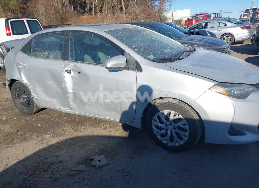 Photo 13 of 2018 Toyota Corolla LE (VIN 2T1BURHE3JC038671)