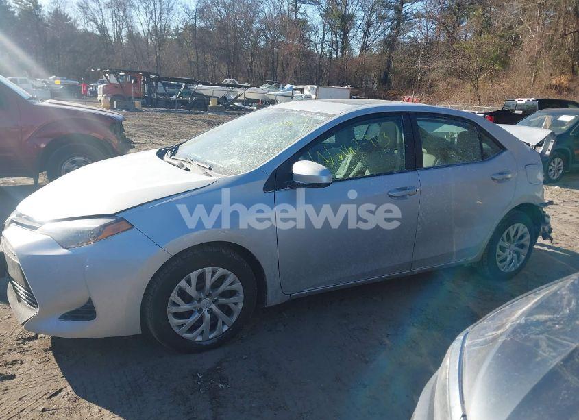 Photo 14 of 2018 Toyota Corolla LE (VIN 2T1BURHE3JC038671)