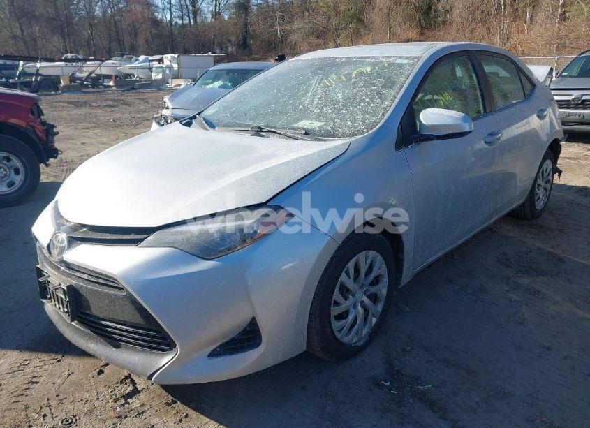 Photo 2 of 2018 Toyota Corolla LE (VIN 2T1BURHE3JC038671)