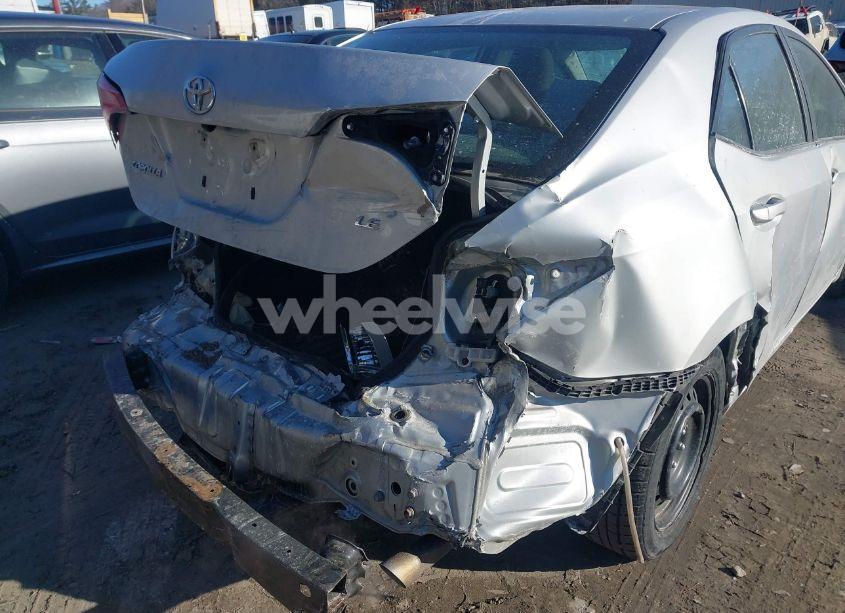 Photo 6 of 2018 Toyota Corolla LE (VIN 2T1BURHE3JC038671)