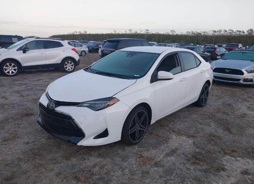 Photo 2 of 2018 Toyota Corolla L (VIN 2T1BURHE3JC041201)