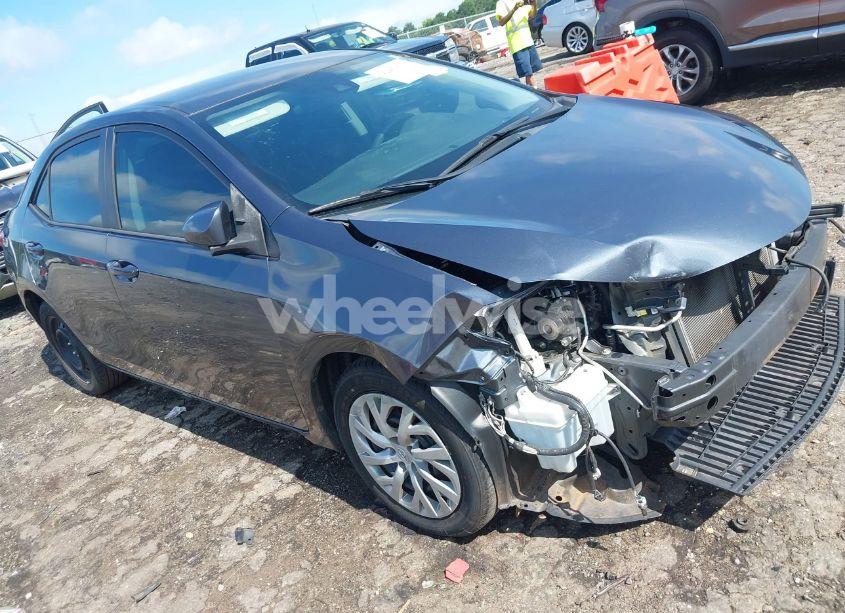 2018 Toyota Corolla LE (VIN 2T1BURHE3JC049489) main photo