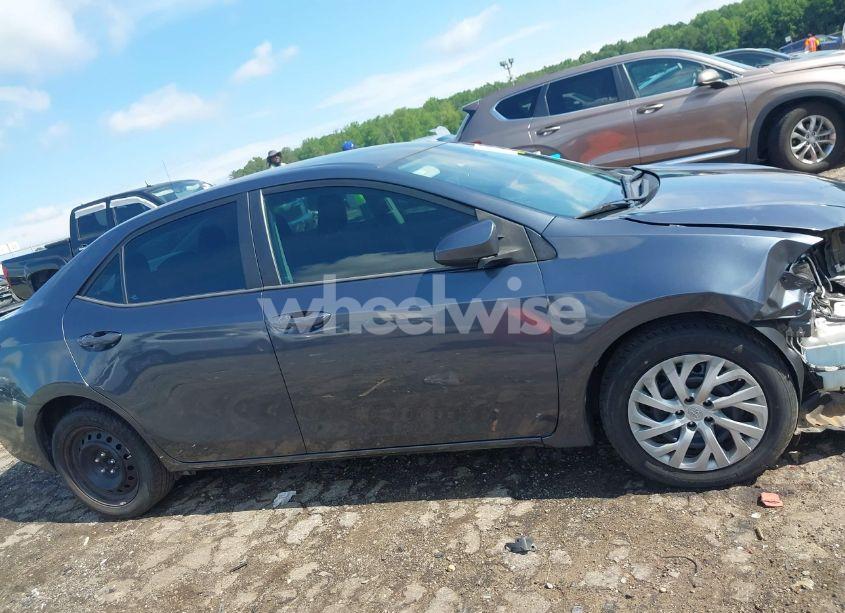 Photo 13 of 2018 Toyota Corolla LE (VIN 2T1BURHE3JC049489)