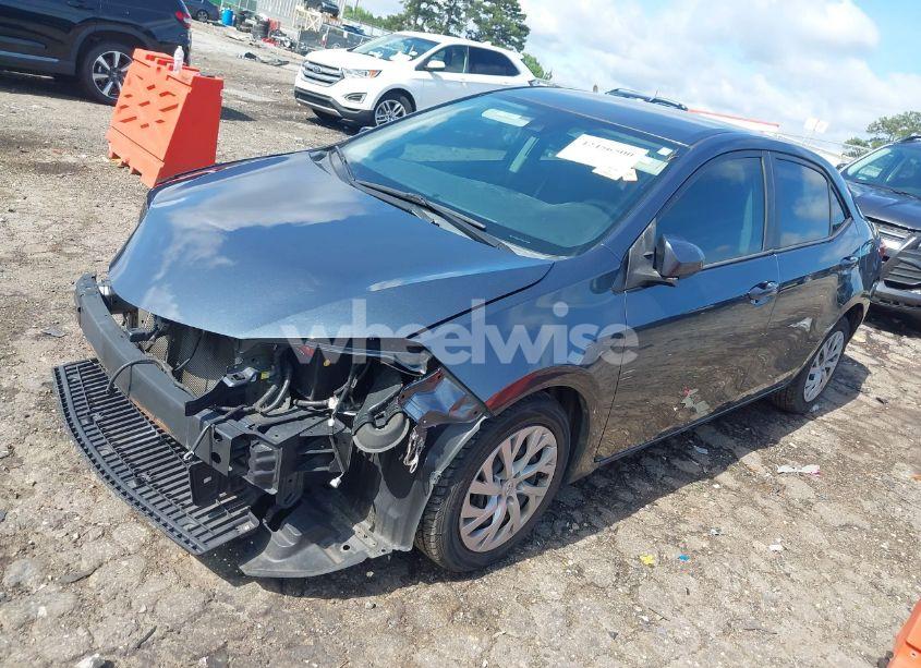 Photo 2 of 2018 Toyota Corolla LE (VIN 2T1BURHE3JC049489)