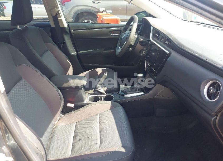 Photo 5 of 2018 Toyota Corolla LE (VIN 2T1BURHE3JC049489)