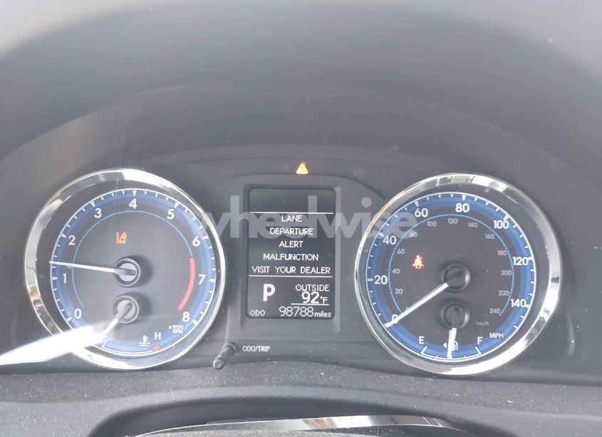 Photo 7 of 2018 Toyota Corolla LE (VIN 2T1BURHE3JC049489)