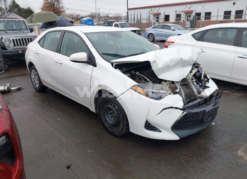 2018 Toyota Corolla LE (VIN 2T1BURHE3JC051274) main photo