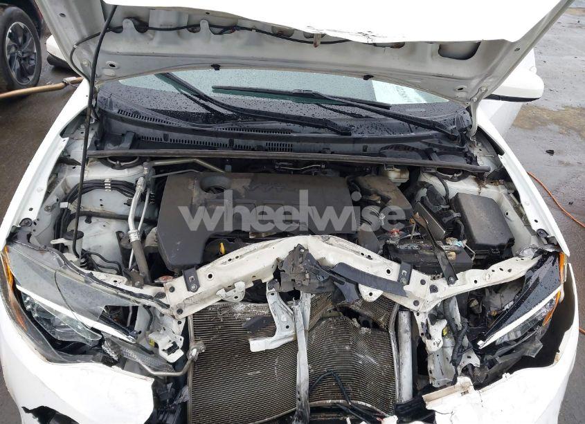 Photo 10 of 2018 Toyota Corolla LE (VIN 2T1BURHE3JC051274)