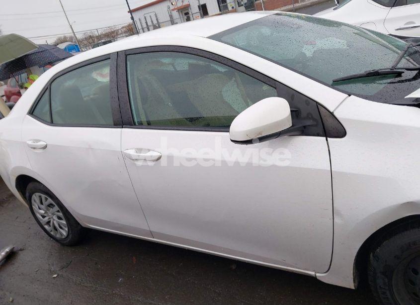 Photo 13 of 2018 Toyota Corolla LE (VIN 2T1BURHE3JC051274)