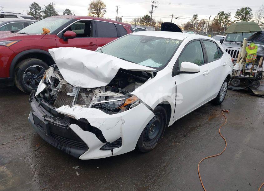 Photo 2 of 2018 Toyota Corolla LE (VIN 2T1BURHE3JC051274)