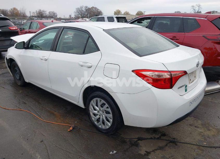 Photo 3 of 2018 Toyota Corolla LE (VIN 2T1BURHE3JC051274)