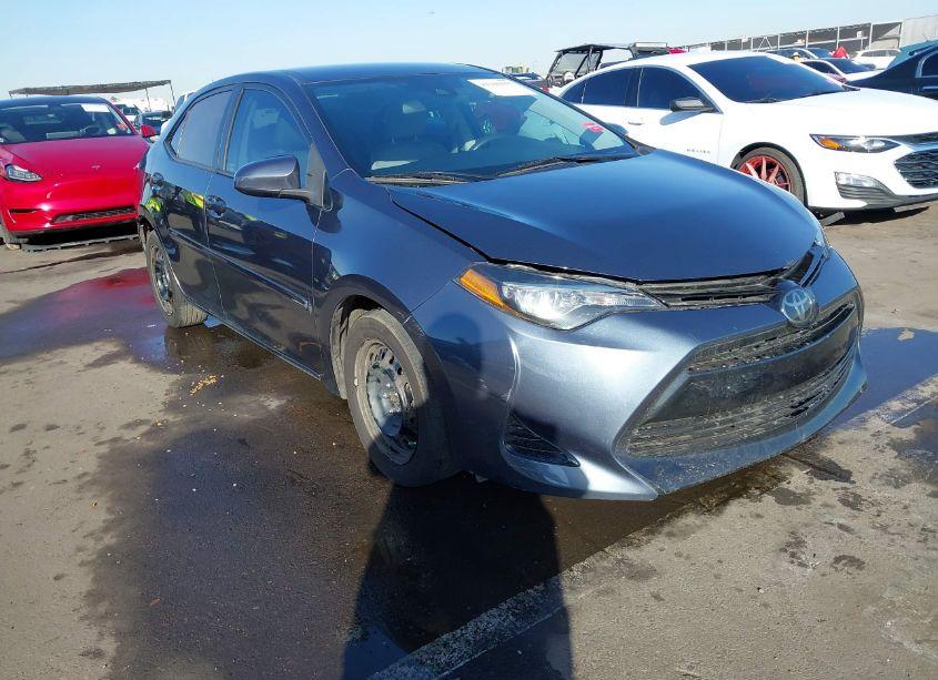 2018 Toyota Corolla LE (VIN 2T1BURHE3JC054529) main photo