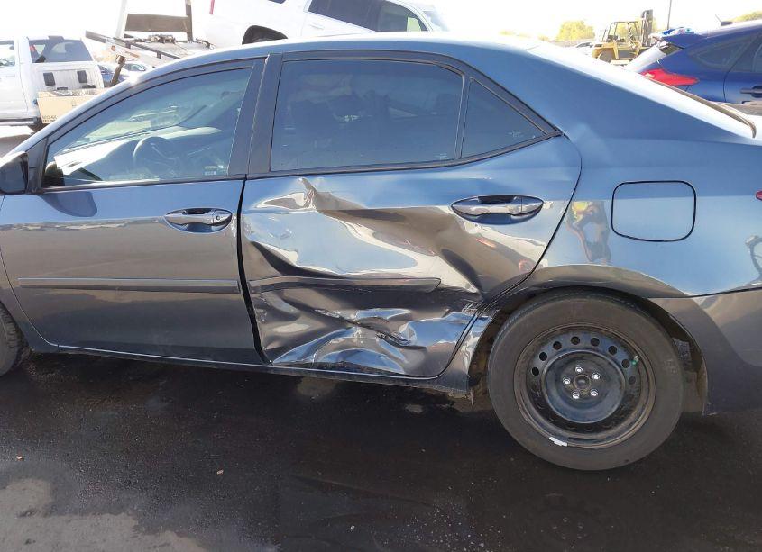 Photo 15 of 2018 Toyota Corolla LE (VIN 2T1BURHE3JC054529)