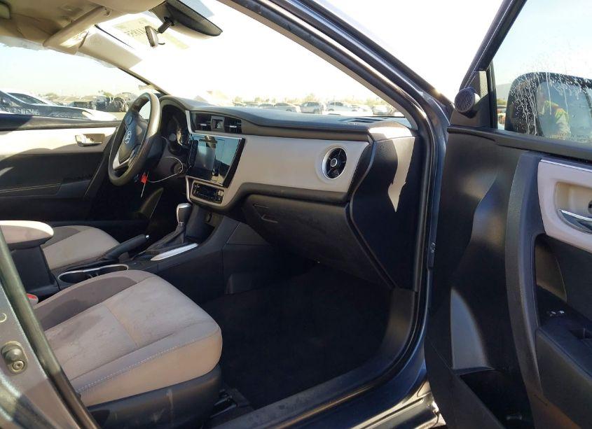 Photo 5 of 2018 Toyota Corolla LE (VIN 2T1BURHE3JC054529)