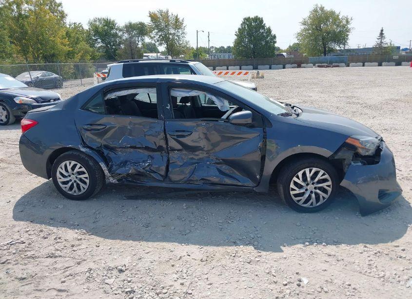 Photo 13 of 2018 Toyota Corolla LE (VIN 2T1BURHE3JC055079)