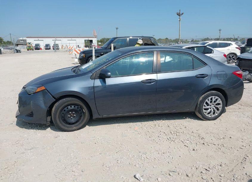 Photo 14 of 2018 Toyota Corolla LE (VIN 2T1BURHE3JC055079)