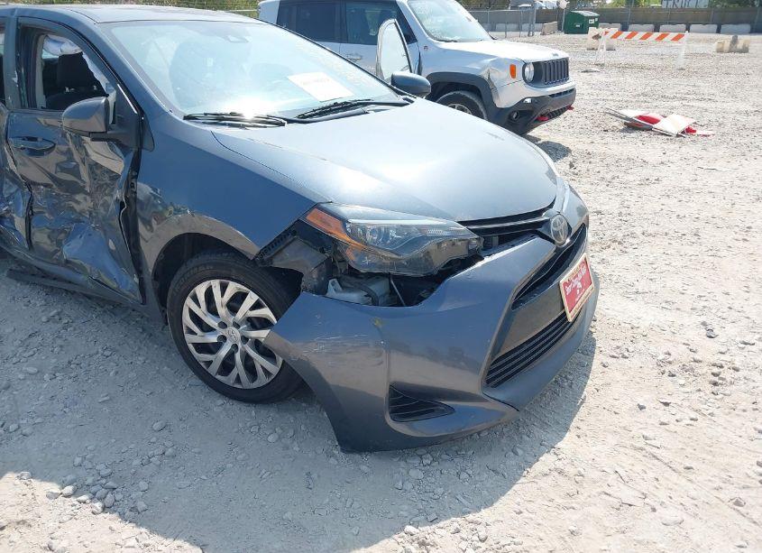 Photo 17 of 2018 Toyota Corolla LE (VIN 2T1BURHE3JC055079)