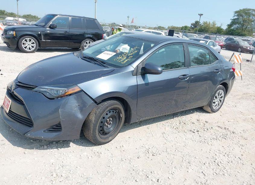 Photo 2 of 2018 Toyota Corolla LE (VIN 2T1BURHE3JC055079)