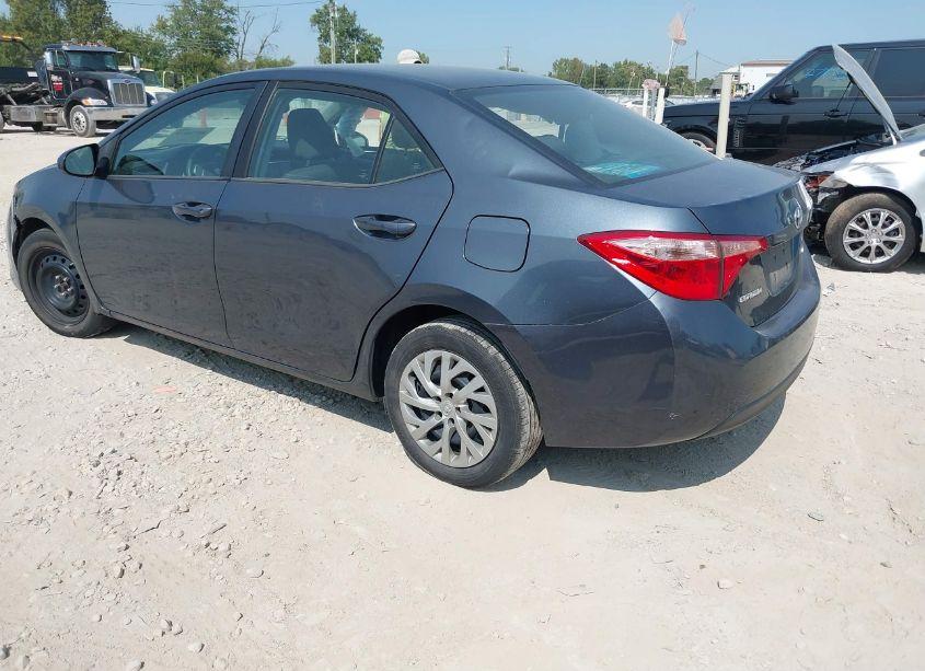 Photo 3 of 2018 Toyota Corolla LE (VIN 2T1BURHE3JC055079)